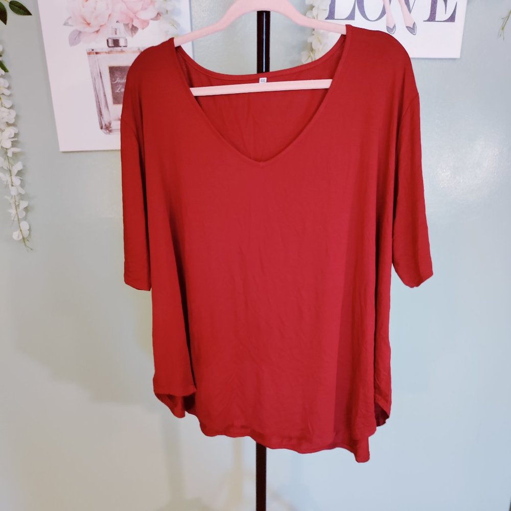 Simple yet stylish short sleeve V neck shirt